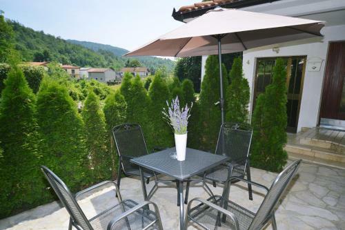 Apartments And Rooms Lago Rupa