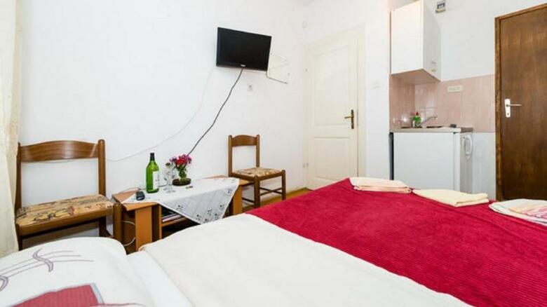 Hostal Rooms Kisic