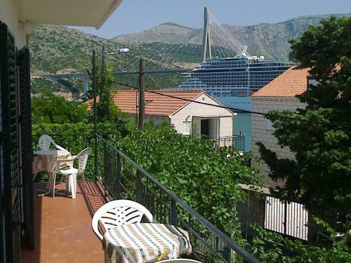 Hostal Rooms Sentic