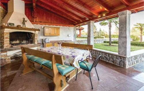 Holiday Home Jurdani 02