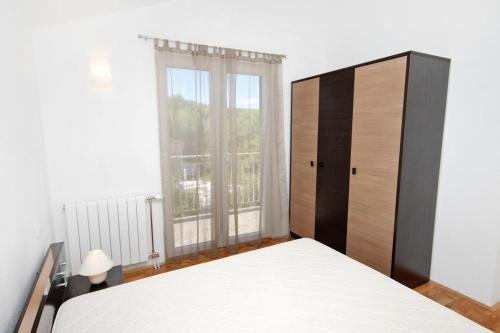 Apartments By The Sea Jelsa (hvar) - 5723