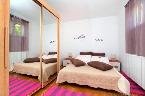 Apartments By The Sea Jelsa (hvar) - 5723