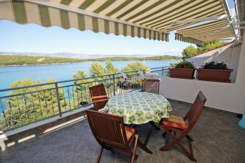 Apartments By The Sea Jelsa (hvar) - 5723