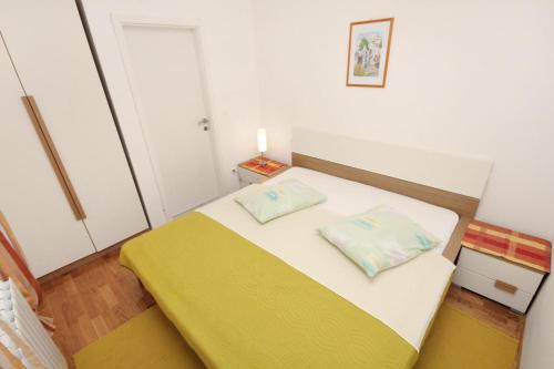 Apartments By The Sea Jelsa (hvar) - 5723