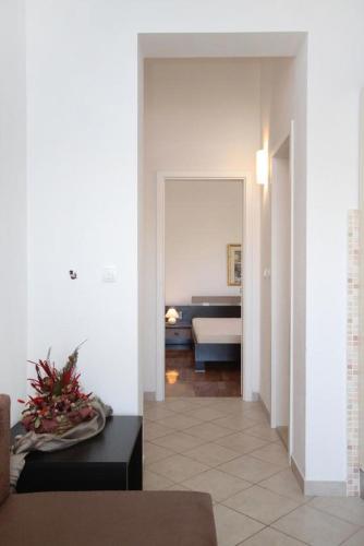 Apartments By The Sea Jelsa (hvar) - 5723