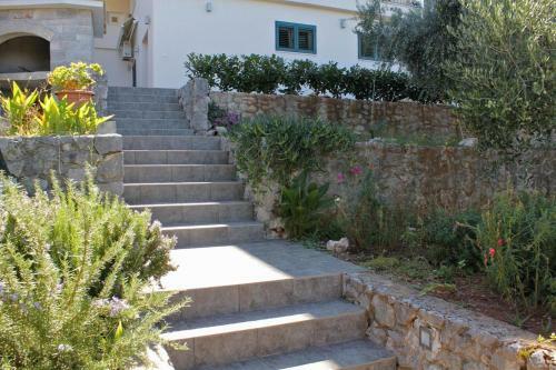 Apartments By The Sea Jelsa (hvar) - 5723