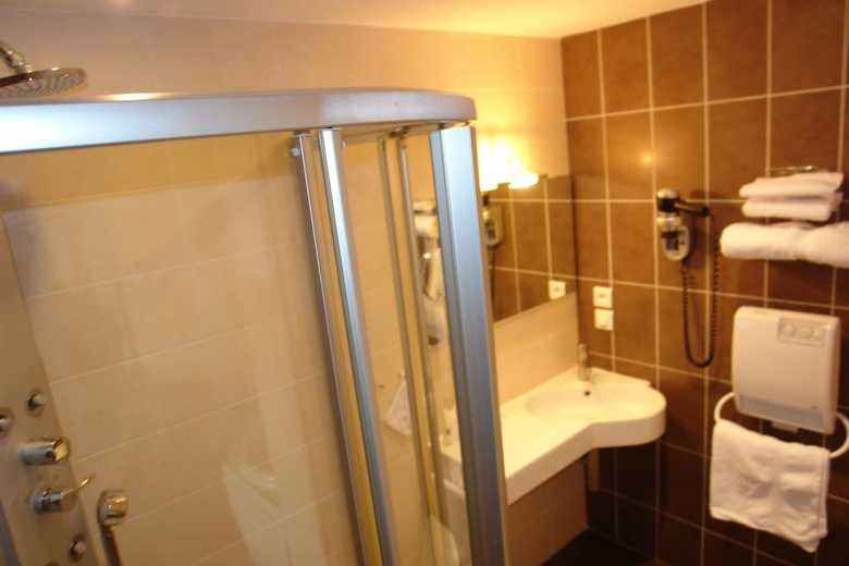 Brit Hotel Olympia