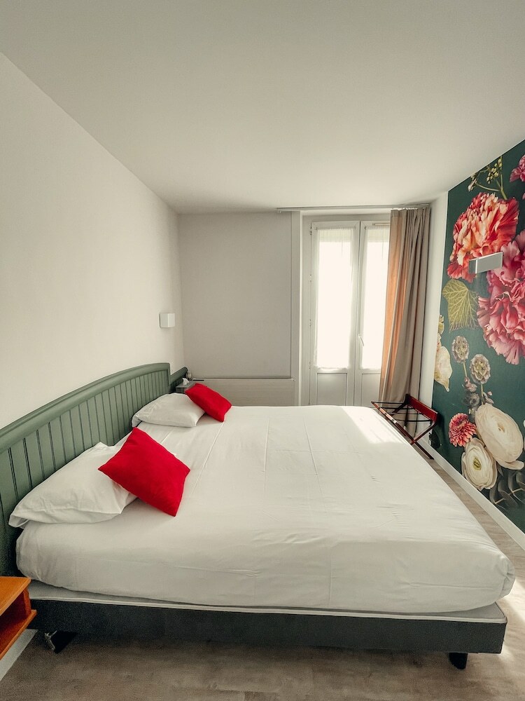Garden Hotel