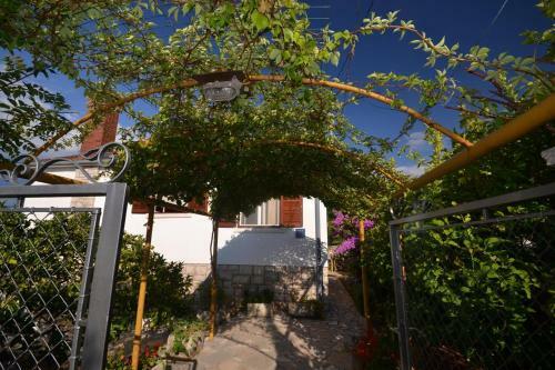 Apartments By The Sea Splitska (brac) - 11339