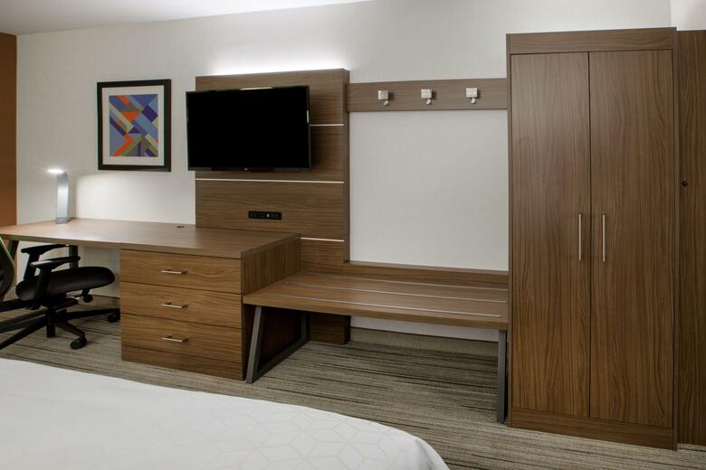 Holiday Inn Express Hotel & Suites Batesville