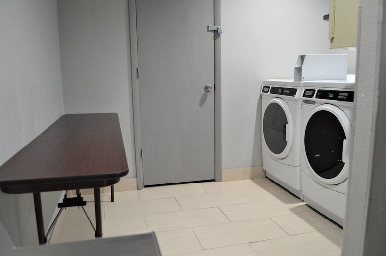 Holiday Inn Express Hotel & Suites Batesville