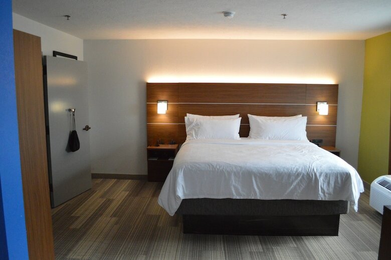 Holiday Inn Express Hotel & Suites Batesville