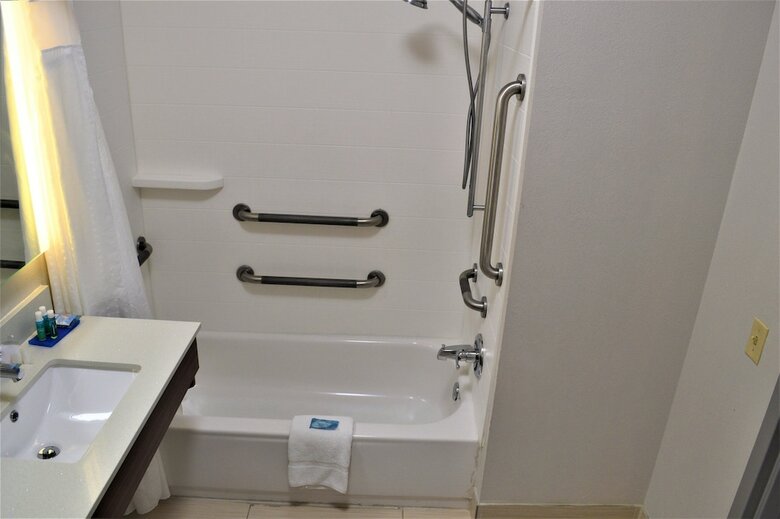 Holiday Inn Express Hotel & Suites Batesville