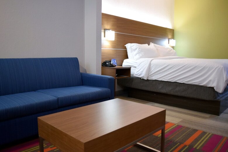 Holiday Inn Express Hotel & Suites Batesville