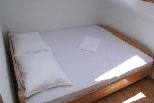 Apartments By The Sea Rogoznica - 4255