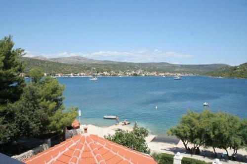 Apartments By The Sea Rogoznica - 4255