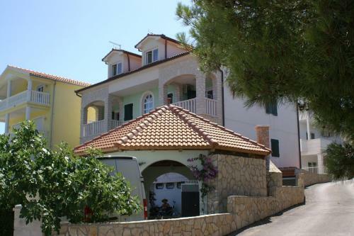Apartments By The Sea Rogoznica - 4255