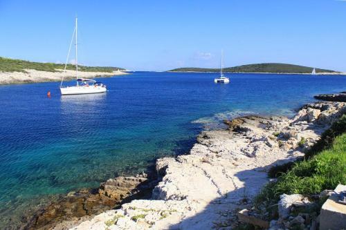 Apartments By The Sea Rukavac (vis) - 2411