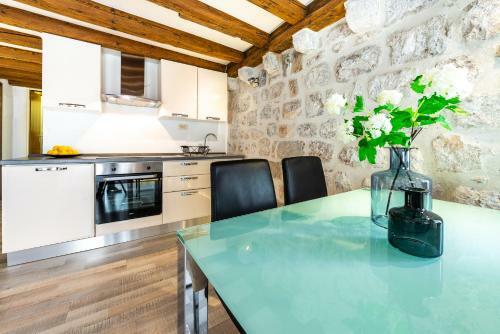 Apartment 4 You