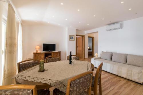 Apartments With A Parking Space Dramalj (Crikvenica) - 5592