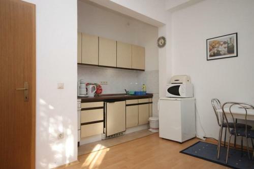 Apartments With A Parking Space Gradac (makarska) - 6783