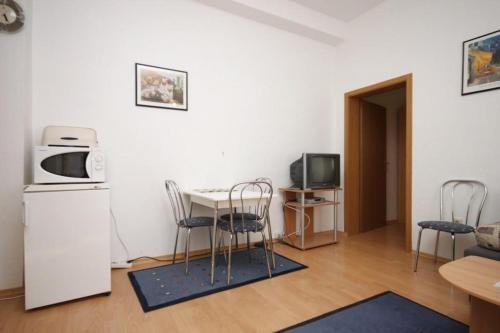 Apartments With A Parking Space Gradac (makarska) - 6783