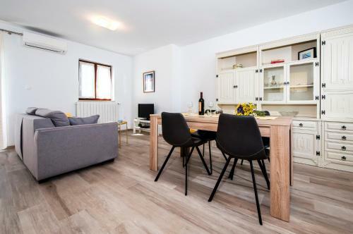 Apartments R
