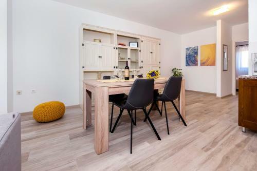 Apartments R