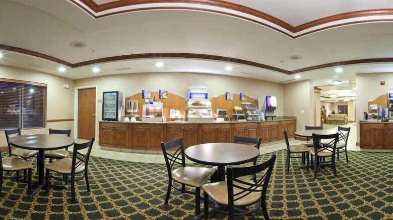 Holiday Inn Express Hotel & Suites Brookings