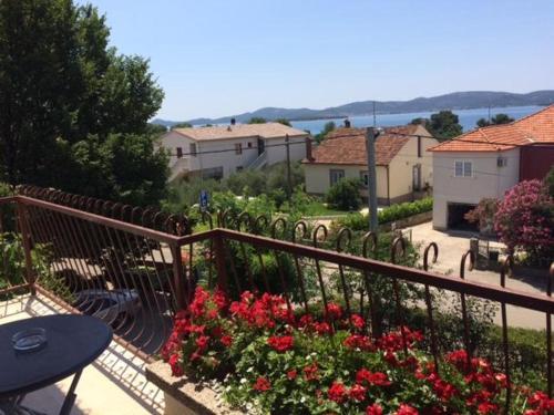 Apartment Sveti Filip I Jakov 4299a