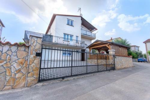 Apartment Luti Pula