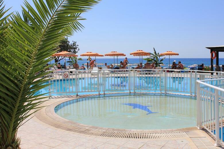 Hotel Kamari Beach