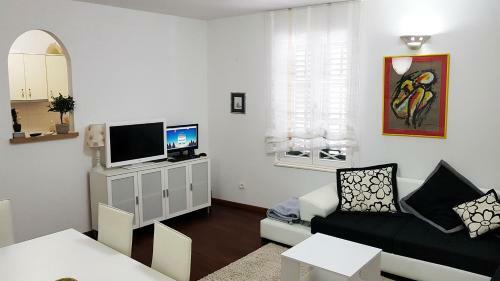 Split Promenade Apartments