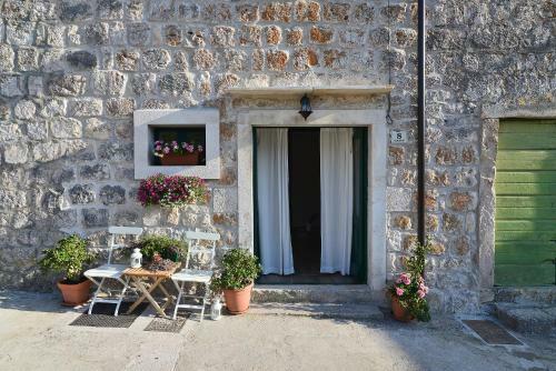 Hostal Apartments And Rooms Kampanel