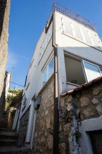 Apartment Dorina