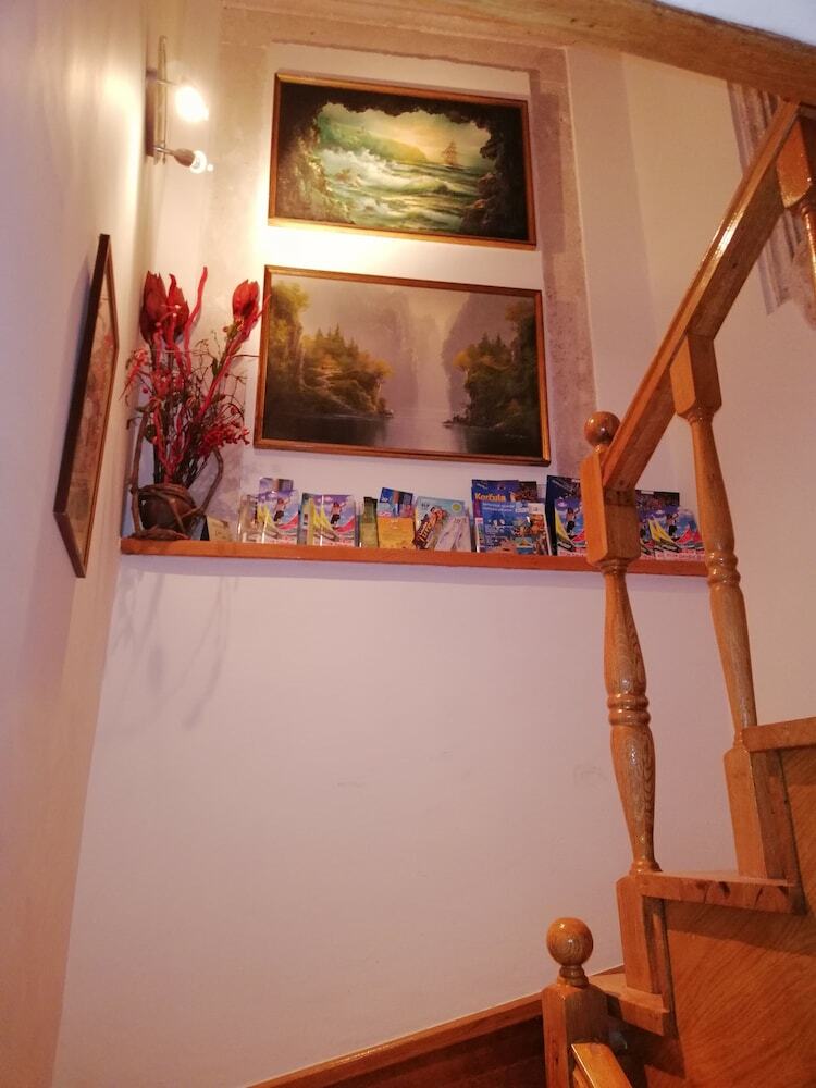 Hostal M & J Central Suites
