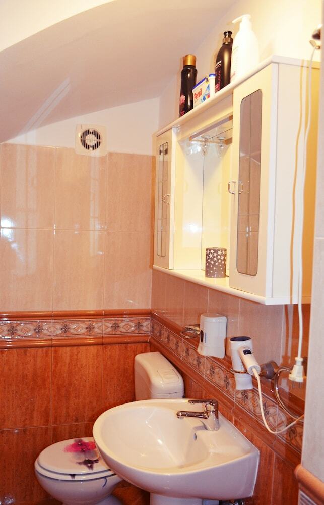 Hostal M & J Central Suites