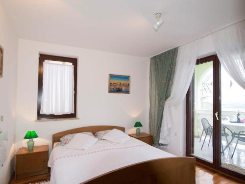 Two-bedroom Apartment Rabac Near Sea 4