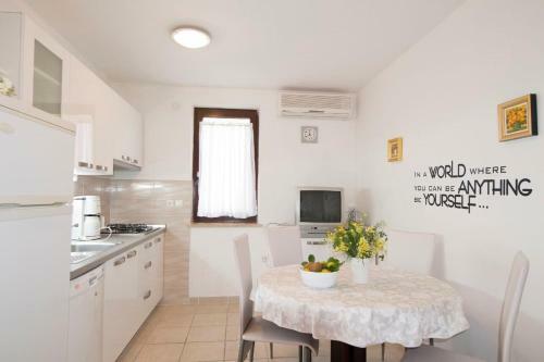 Two-bedroom Apartment Rabac Near Sea 4