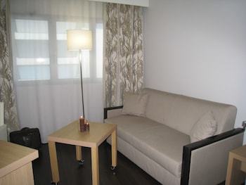 Hotel Residhome Nantes Berges De La Loire