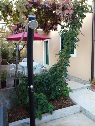 Apartments By The Sea Mirca (brac) - 2854