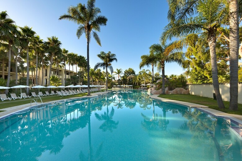 Hotel Bluebay Ban�s