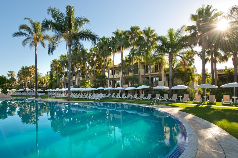 Hotel Bluebay Ban�s