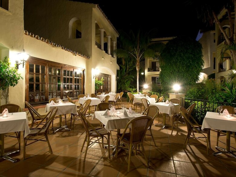 Hotel Bluebay Ban�s