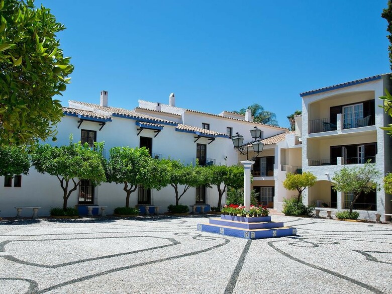 Hotel Bluebay Ban�s