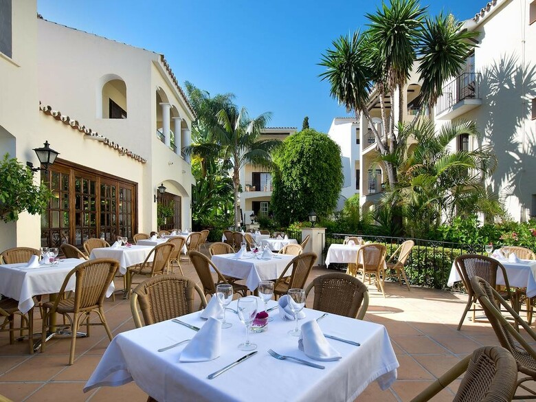 Hotel Bluebay Ban�s