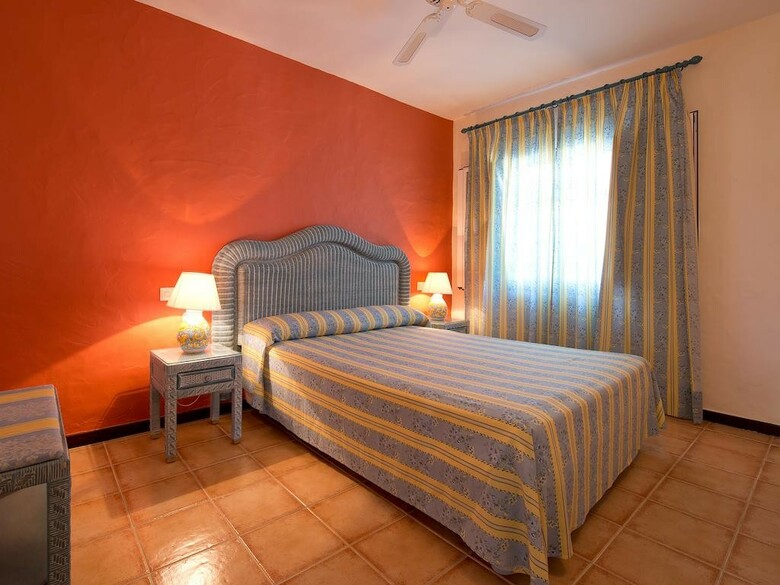Hotel Bluebay Ban�s