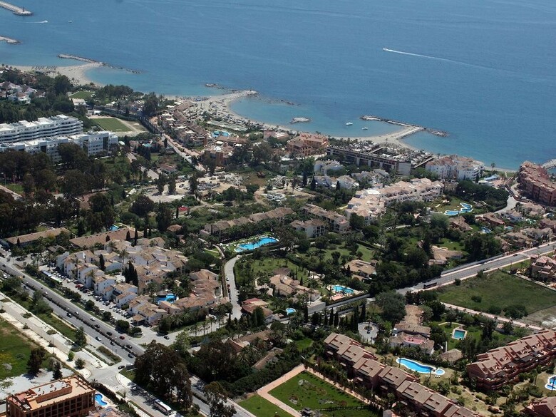 Hotel Bluebay Ban�s