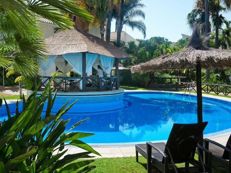 Hotel Bluebay Ban�s