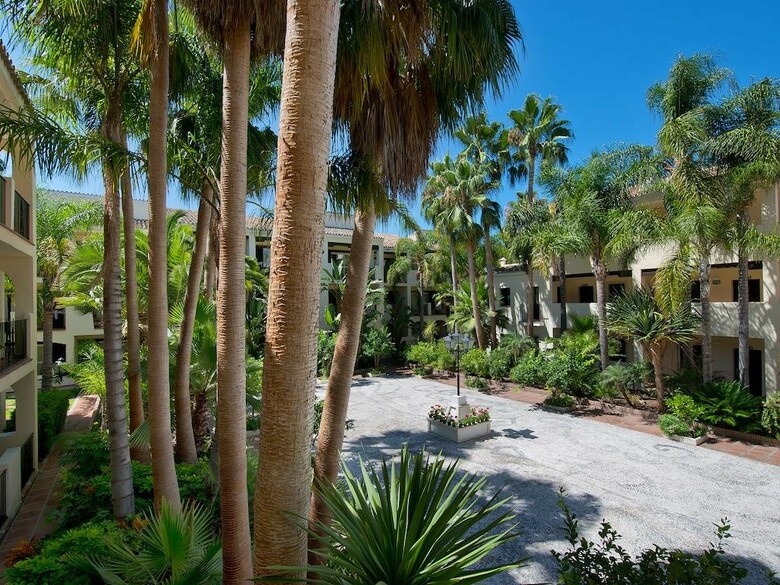 Hotel Bluebay Ban�s
